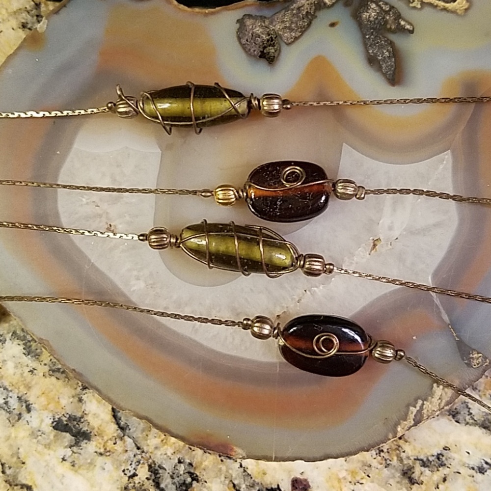Wire wrapped amber & green bead necklace GUC